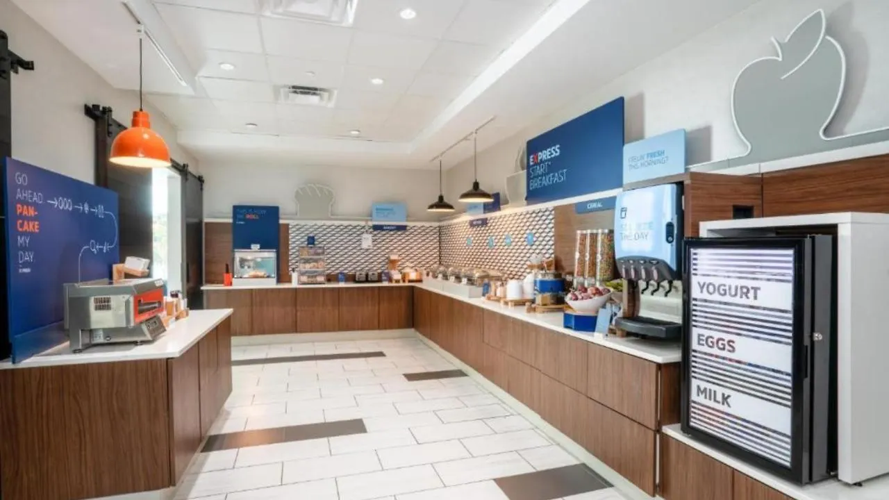 Hotel Holiday Inn Express & Suites - Nashville Metrocenter Downtown By Ihg