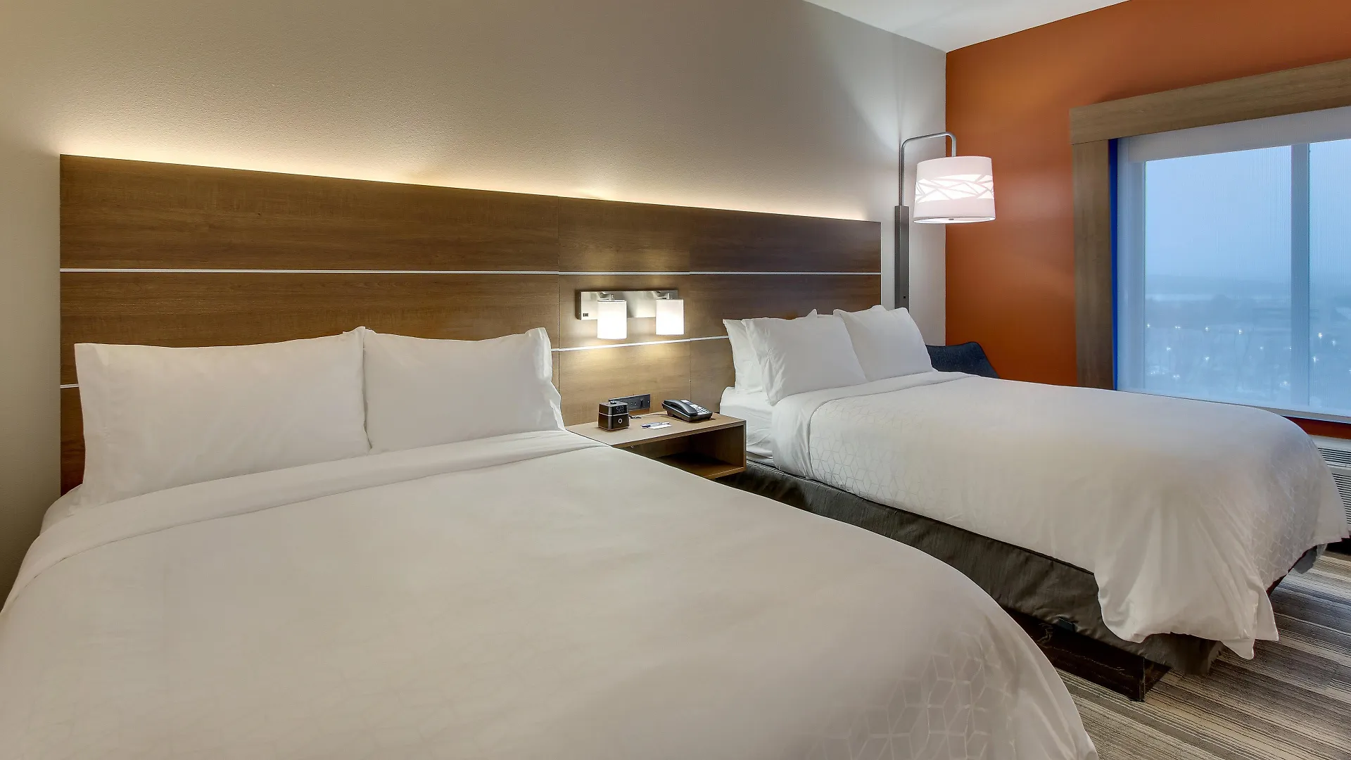 Holiday Inn Express & Suites - Nashville Metrocenter Downtown By Ihg 3*,